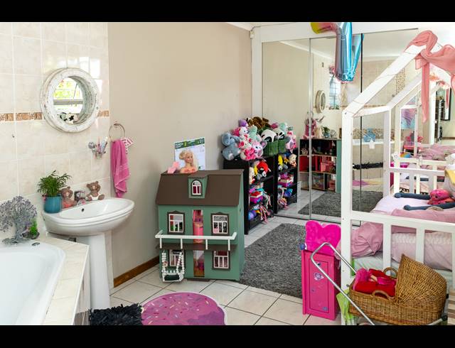 4 BEDROOM HOUSE FOR SALE IN STELLENRIDGE